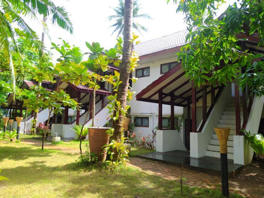 Emerald Sea Resort Ngwesaung Exterior photo