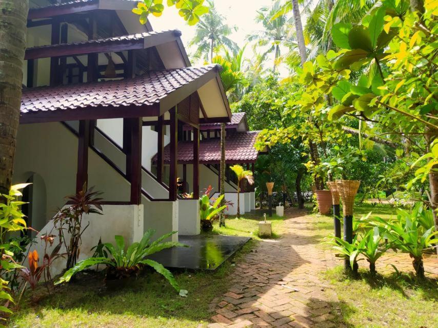 Emerald Sea Resort Ngwesaung Exterior photo