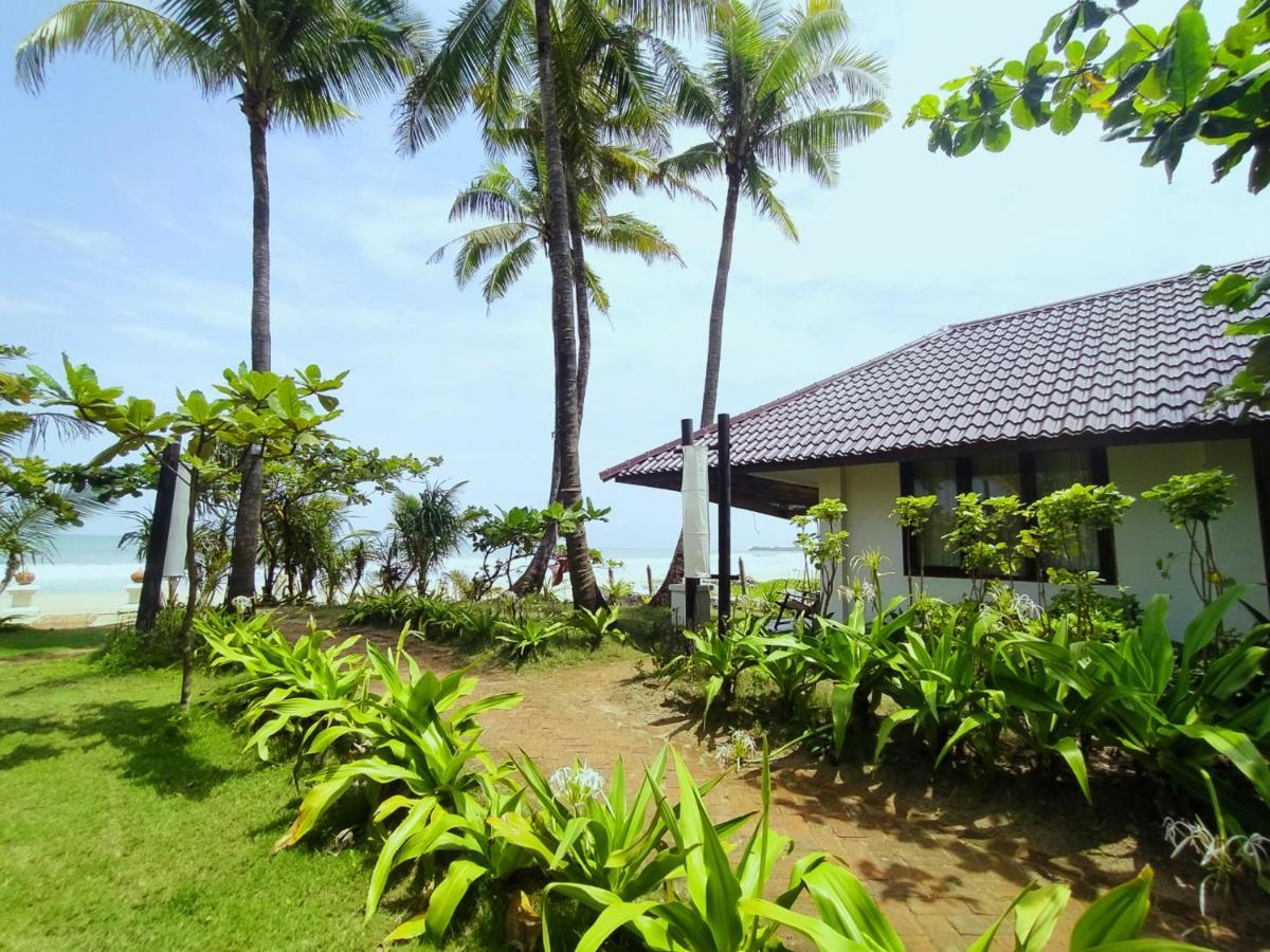 Emerald Sea Resort Ngwesaung Exterior photo