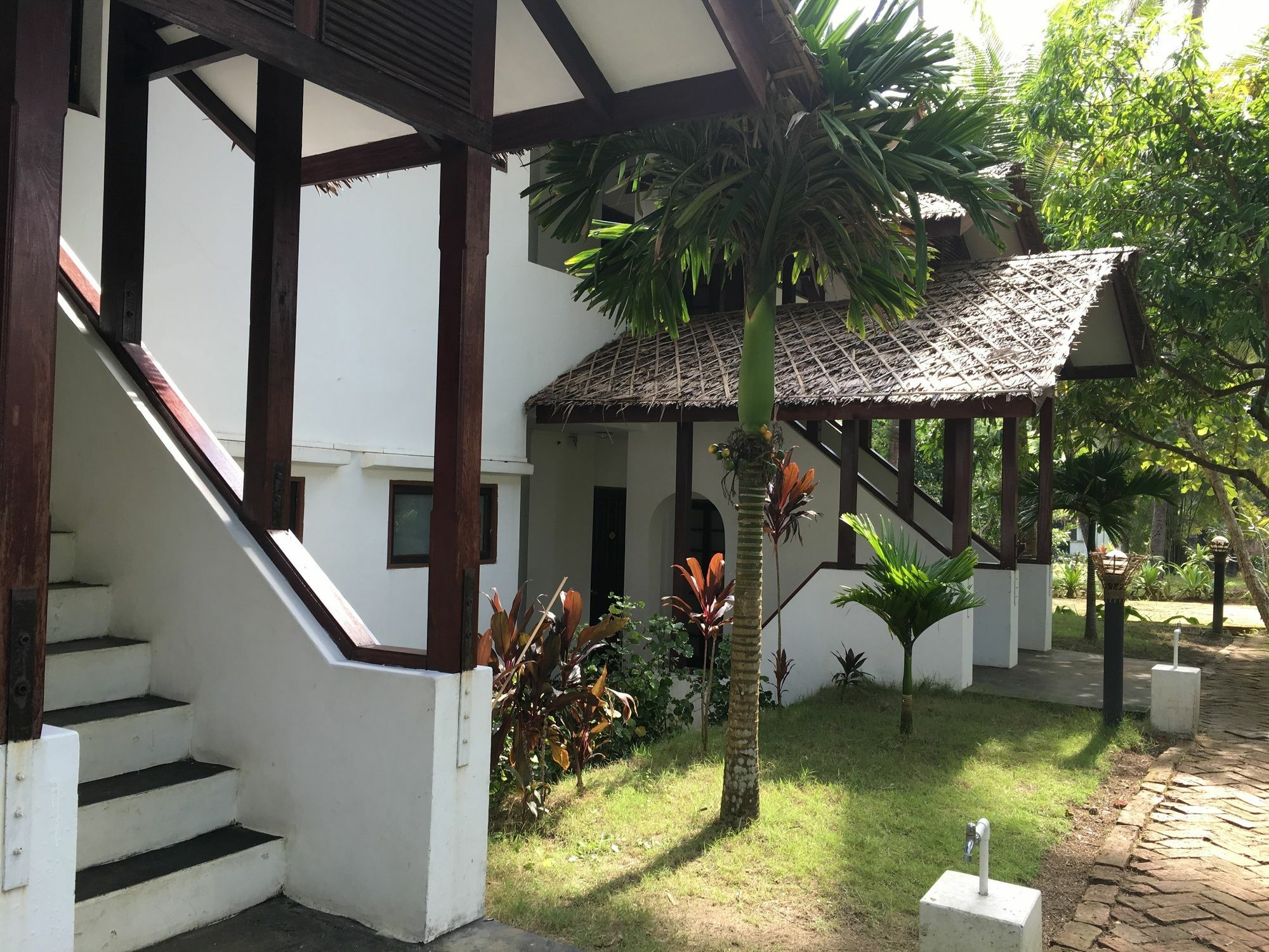 Emerald Sea Resort Ngwesaung Exterior photo