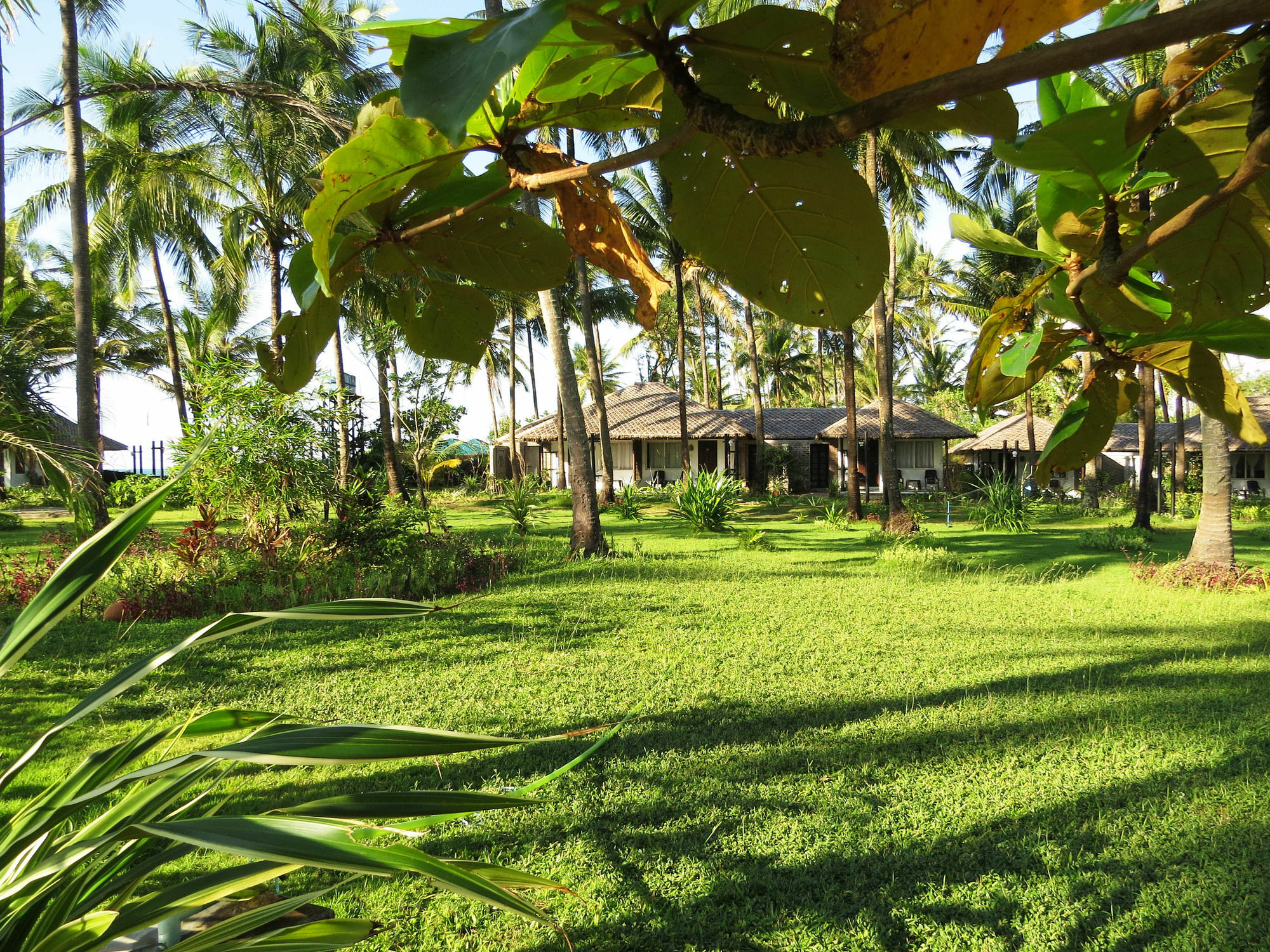 Emerald Sea Resort Ngwesaung Exterior photo